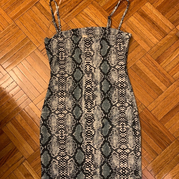 Snakeskin print dress! Worn once - Picture 2 of 3